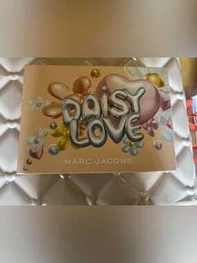 Marc Jacobs Daisy Love perfume set